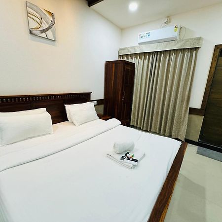 Hotel Tirth By Sonu'S Ujjain Eksteriør bilde