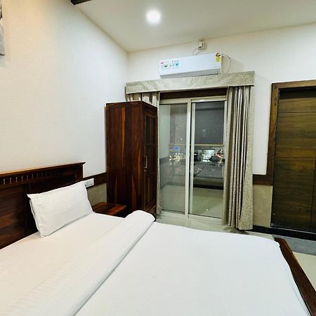 Hotel Tirth By Sonu'S Ujjain Eksteriør bilde