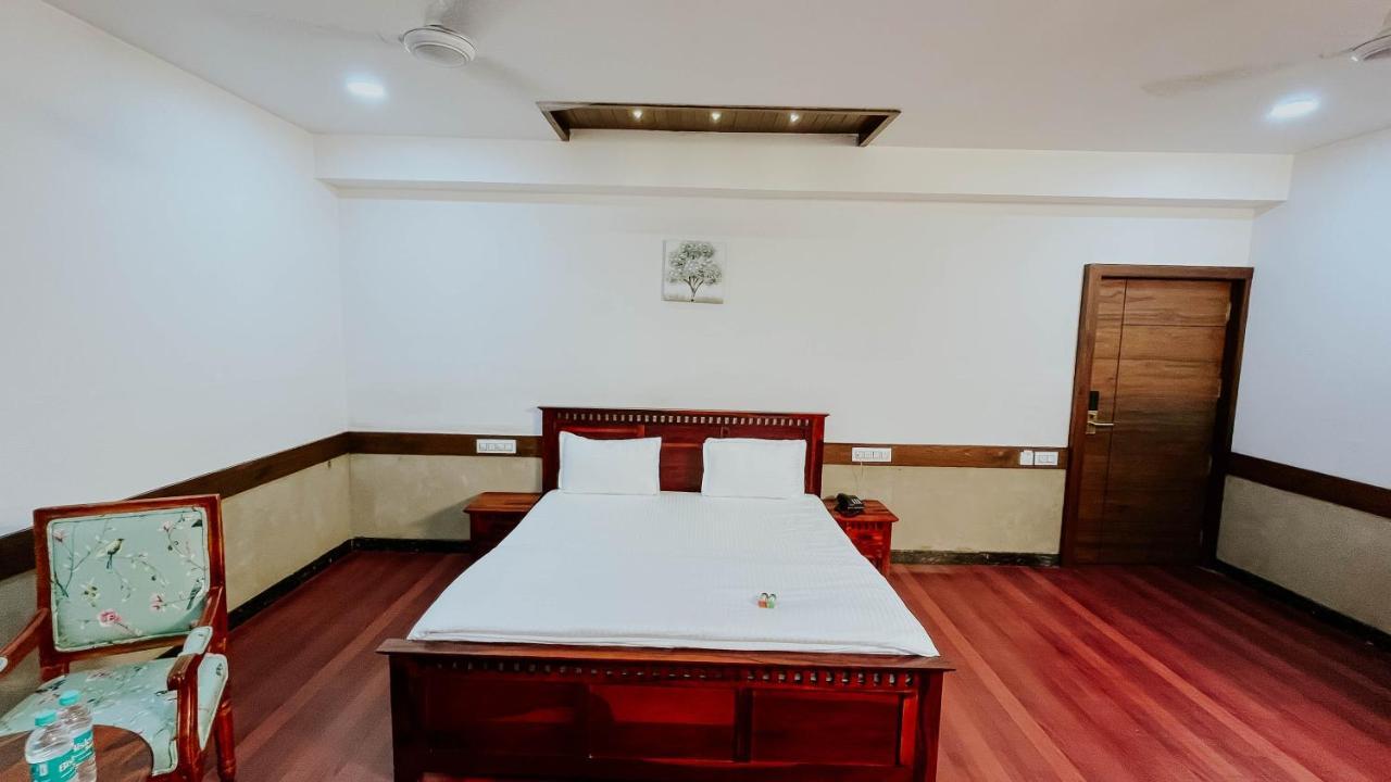 Hotel Tirth By Sonu'S Ujjain Eksteriør bilde