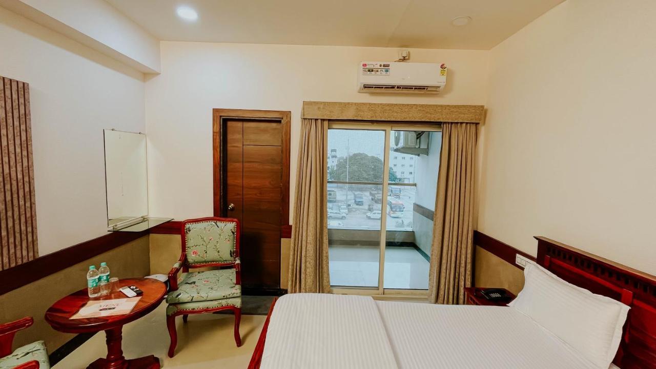 Hotel Tirth By Sonu'S Ujjain Eksteriør bilde