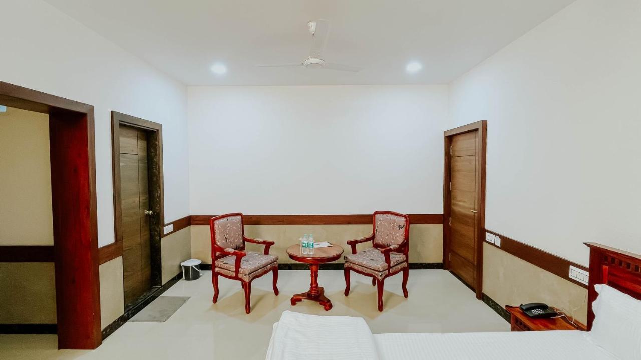 Hotel Tirth By Sonu'S Ujjain Eksteriør bilde