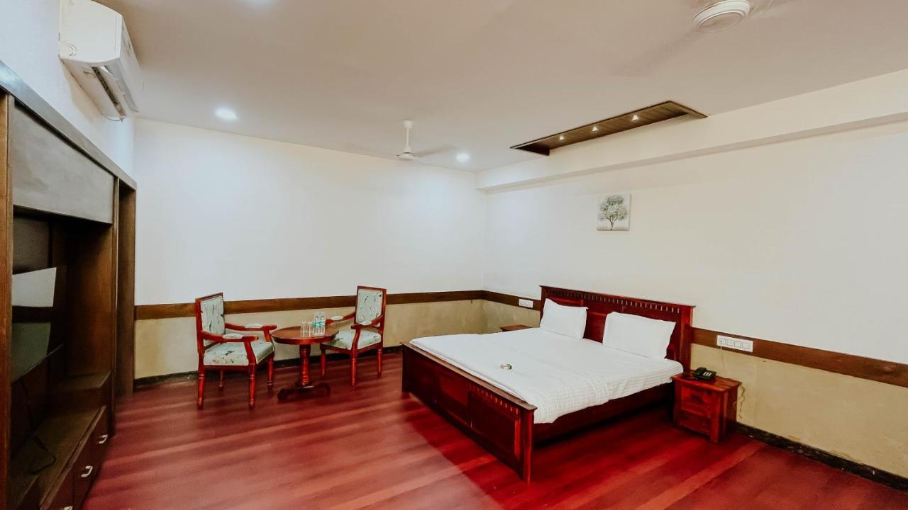 Hotel Tirth By Sonu'S Ujjain Eksteriør bilde