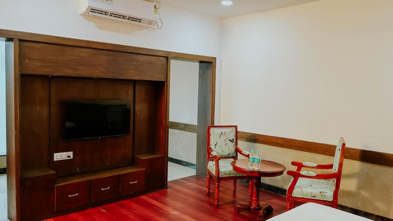 Hotel Tirth By Sonu'S Ujjain Eksteriør bilde