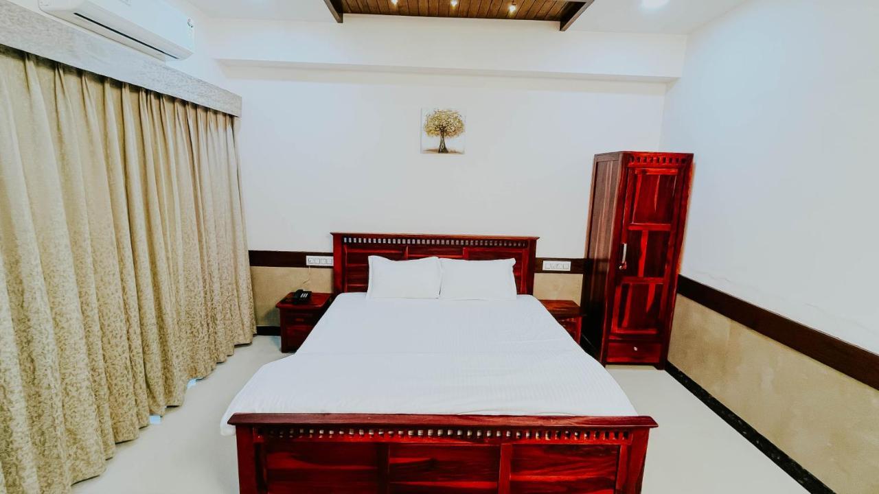 Hotel Tirth By Sonu'S Ujjain Eksteriør bilde