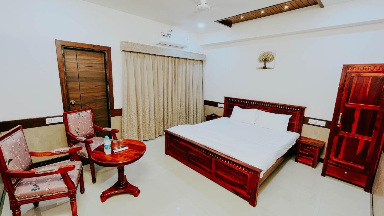 Hotel Tirth By Sonu'S Ujjain Eksteriør bilde