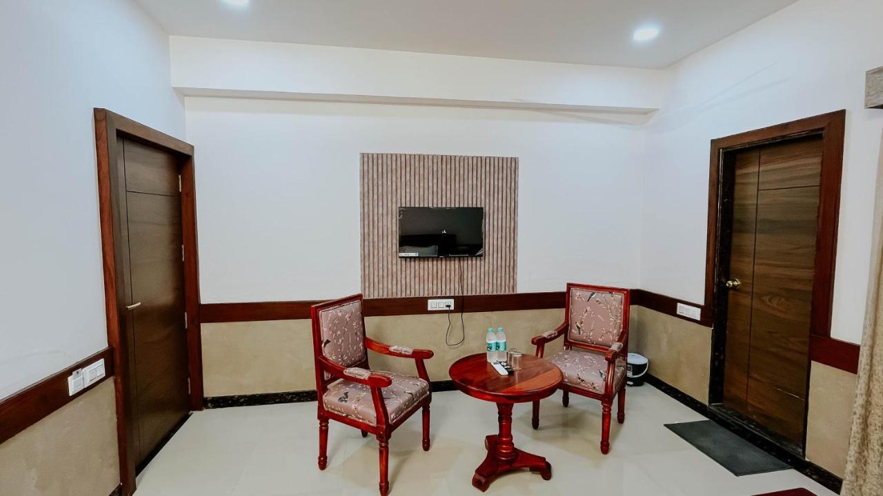 Hotel Tirth By Sonu'S Ujjain Eksteriør bilde