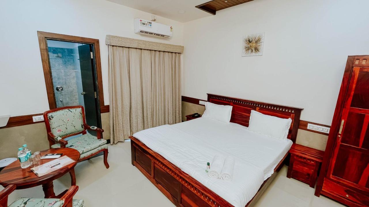 Hotel Tirth By Sonu'S Ujjain Eksteriør bilde