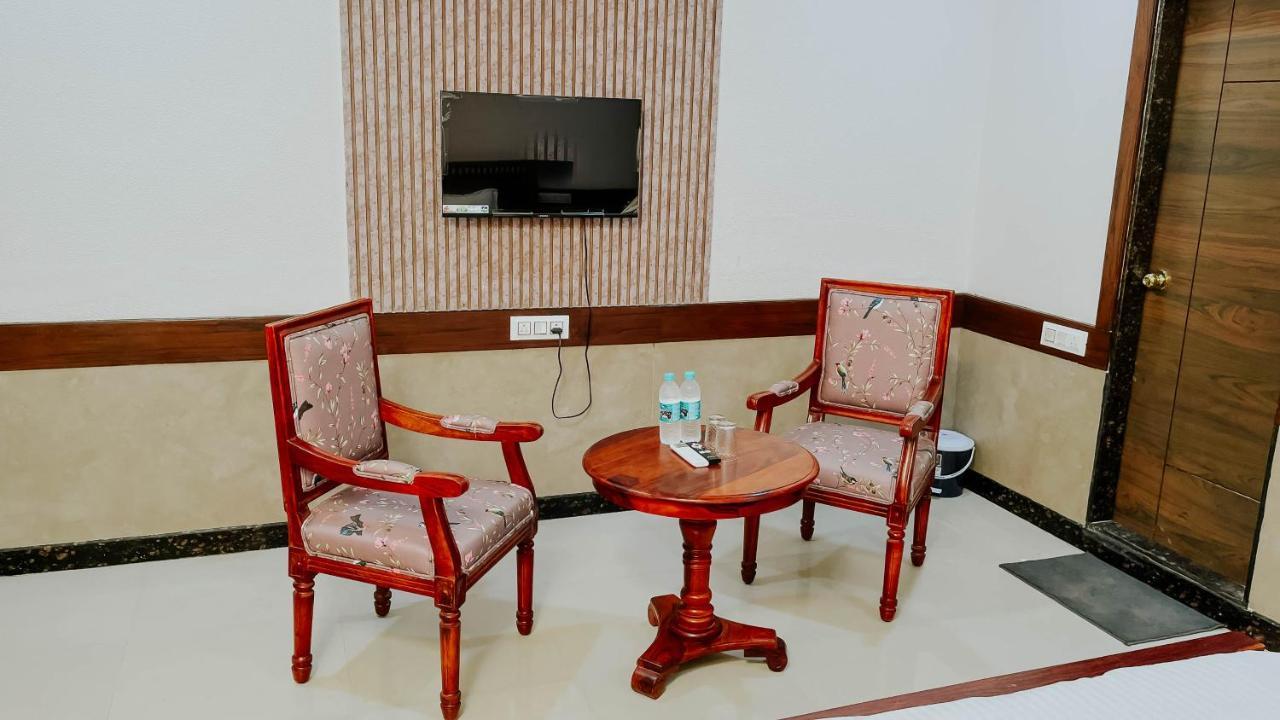 Hotel Tirth By Sonu'S Ujjain Eksteriør bilde
