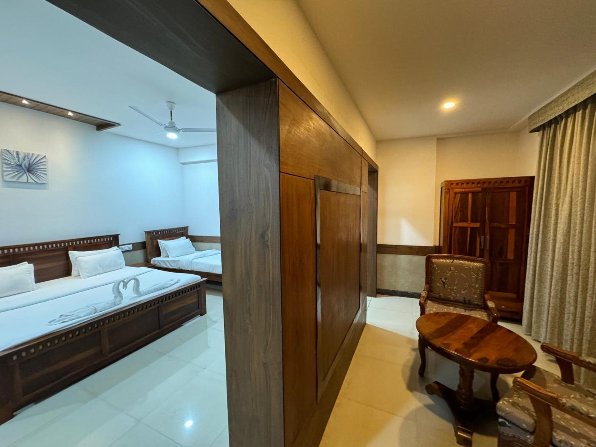 Hotel Tirth By Sonu'S Ujjain Eksteriør bilde