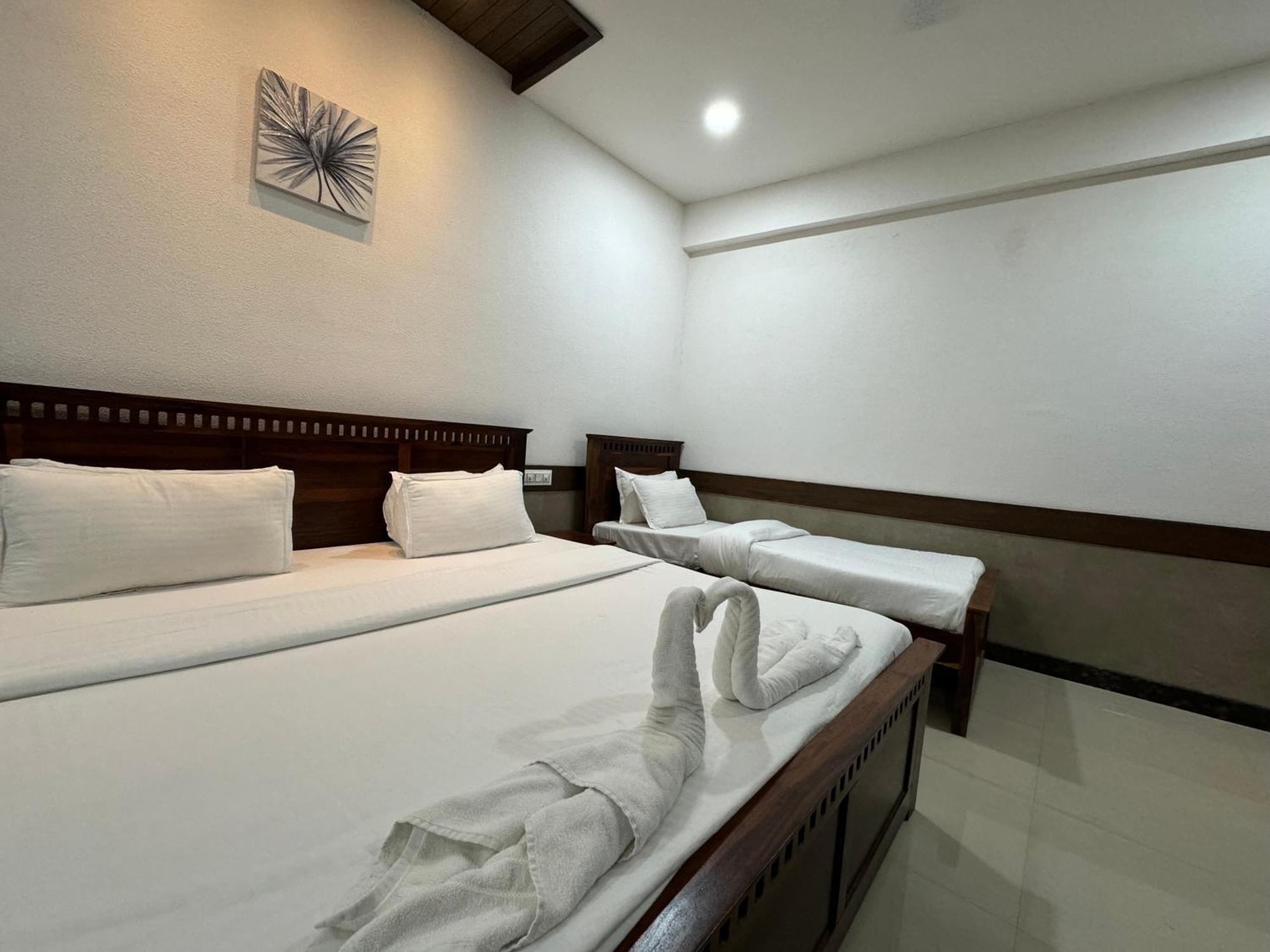 Hotel Tirth By Sonu'S Ujjain Eksteriør bilde